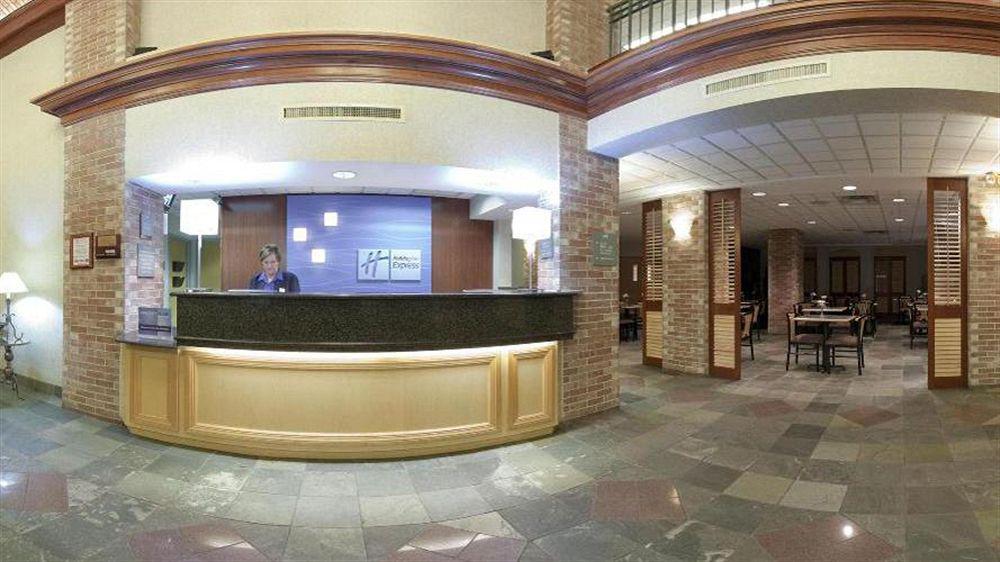 Express & Chicago-midway Airport By Ihg Bedford Park