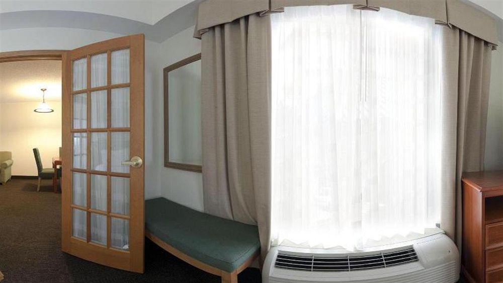Express & Chicago-midway Airport By Ihg 2*