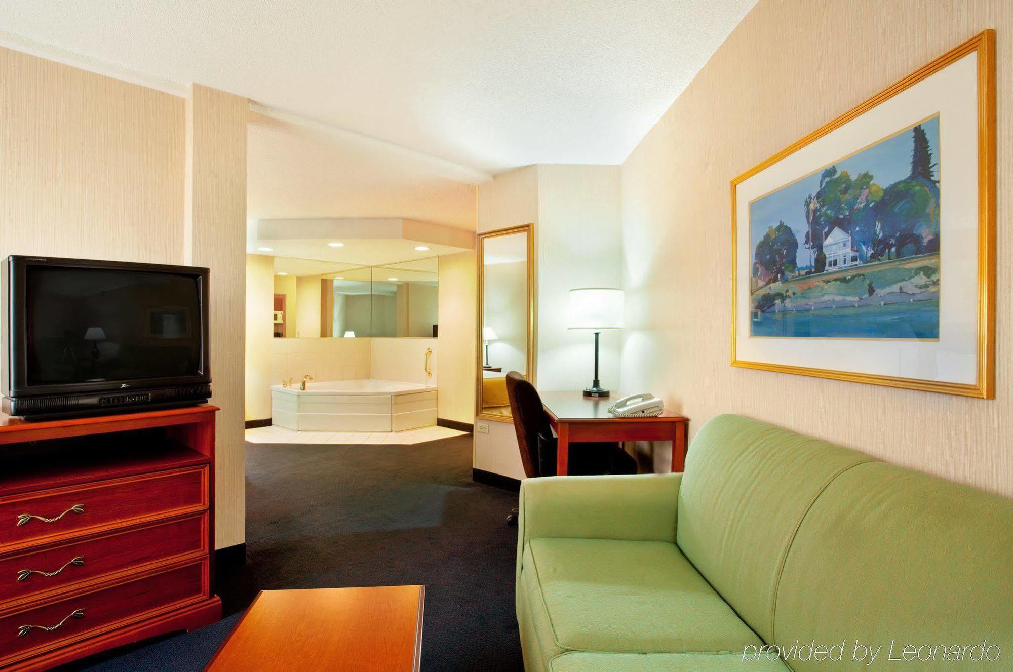 Express & Chicago-midway Airport By Ihg