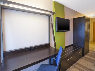 Express & Chicago-midway Airport By Ihg