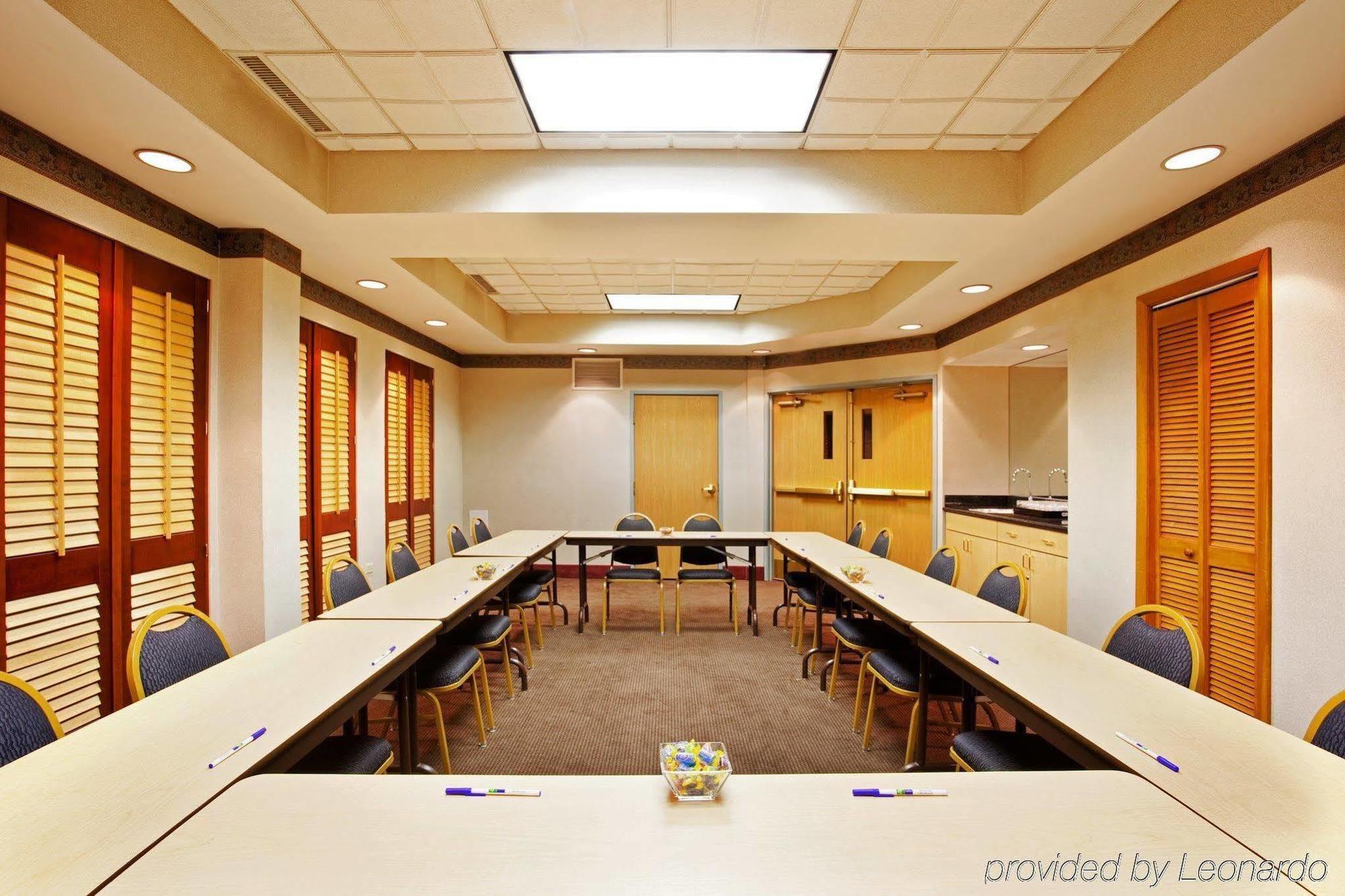 Express & Chicago-midway Airport By Ihg Hotel 2*